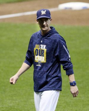 Milwaukee Brewers extend manager Craig Counsell through 2023 season