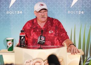 Super Bowl: Andy Reid brings in Donovan McNabb to talk to Chiefs