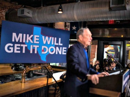 Bloomberg speaks to supporters in Texas. (Photo: Mark Felix/AFP/via Getty Images)