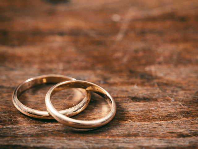 Man with Cancer Marries Longtime Girlfriend Before Entering Hospice