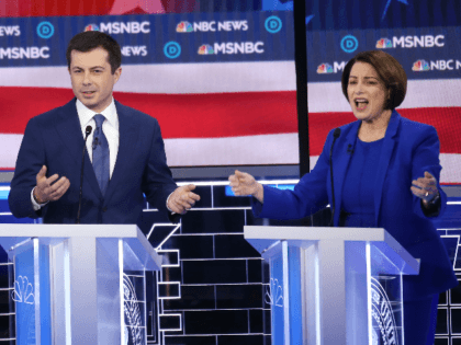 Democratic presidential candidate former South Bend, Indiana Mayor Pete Buttigieg (L) and