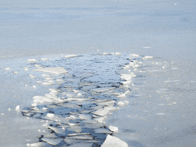 Ohio Teen Gets Certificate for Rescuing Girls from Icy Pond