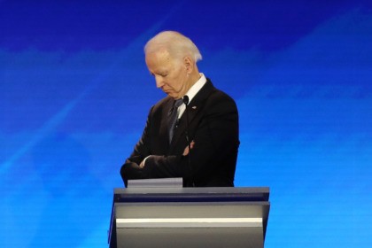 MANCHESTER, NEW HAMPSHIRE - FEBRUARY 07: Democratic presidential candidate former Vice Pre