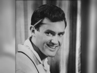 28th May 1959: US comedian Orson Bean with a pencil behind his ear. (Photo by Hulton Archive/Getty Images)