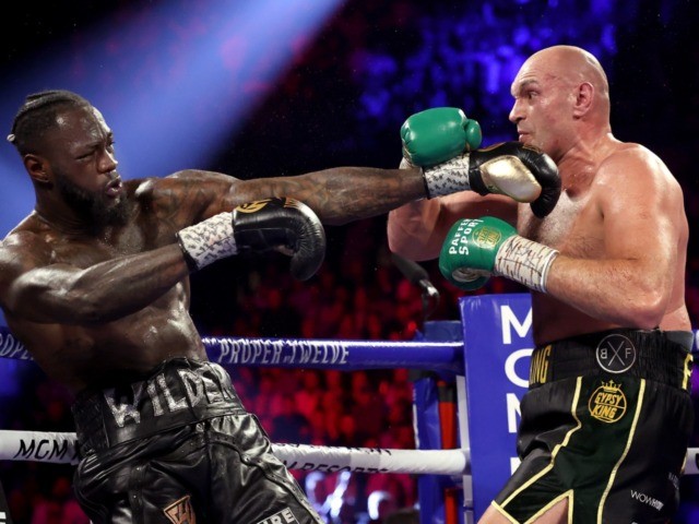 LAS VEGAS, NEVADA - FEBRUARY 22: Tyson Fury (R) and Deontay Wilder exchange punches during