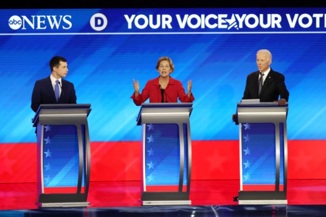 MANCHESTER, NEW HAMPSHIRE - FEBRUARY 07: (L-R) Democratic presidential candidates former S