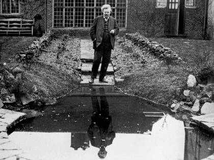 English writer G. K. Chesterton (1874 - 1936) at his home in Beaconsfield, UK, February 1926. (Photo by Fox Photos/Hulton Archive/Getty Images)