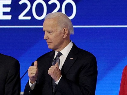 MANCHESTER, NEW HAMPSHIRE - FEBRUARY 07: (L-R) Democratic presidential candidates former S