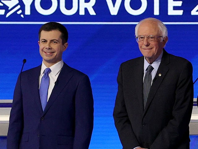 MANCHESTER, NEW HAMPSHIRE - FEBRUARY 07: (L-R) Democratic presidential candidates former S