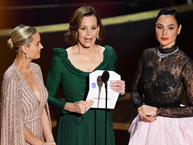 HOLLYWOOD, CALIFORNIA - FEBRUARY 09: (L-R) Brie Larson, Sigourney Weaver, and Gal Gadot speak onstage during the 92nd Annual Academy Awards at Dolby Theatre on February 09, 2020 in Hollywood, California. (Photo by Kevin Winter/Getty Images)