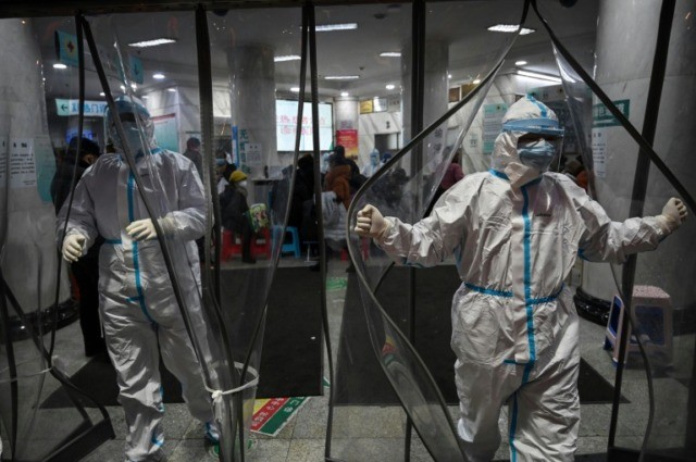 China virus death toll surges past 300