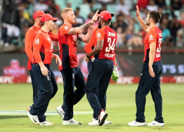 Curran holds nerve as England edge thriller to level series
