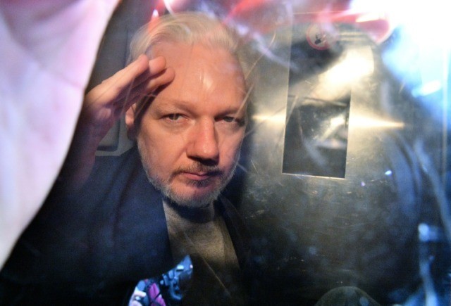 Britain starts hearing US case for extraditing Assange