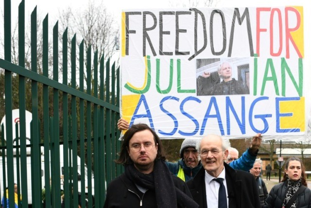 In extradition bid, US accuses Assange of endangering sources