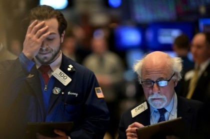 US stocks plunge again on mounting virus fears