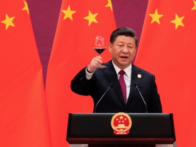 BEIJING, CHINA - APRIL 26: Chinese President Xi Jinping proposes a toast during the welcom