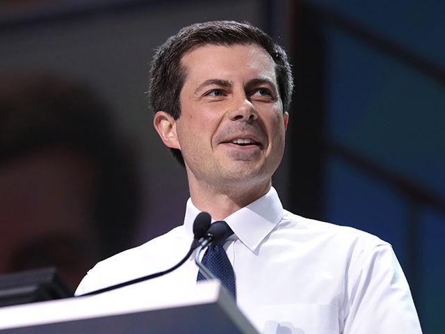 Mayor Pete Buttigieg speaking with attendees at the 2019 California Democratic Party State