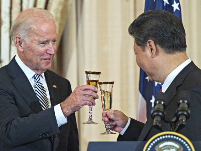 US Vice President Joe Biden and Chinese President Xi Jinping toast during a State Luncheon for China hosted by US Secretary of State John Kerry on September 25, 2015 at the Department of State in Washington, DC. AFP PHOTO/PAUL J. RICHARDS (Photo credit should read PAUL J. RICHARDS/AFP via Getty Images)