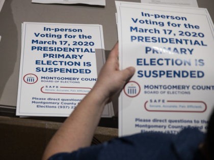 TOPSHOT - County election workers hand out election delayed signs to put up at polling stations in Dayton, Ohio on March 17, 2020 after the primaries were canceled. - Ohio health officials ordered the state's polling stations closed for Tuesday's Democratic primary, as the governor defied a court ruling and …