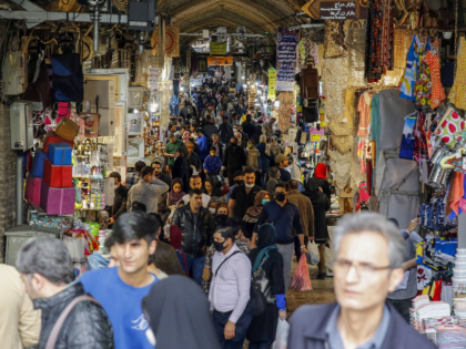 Iranians, some wearing protective masks, gather inside the capital Tehran's grand bazaar, during the Covid-19 coronavirus pandemic crises, on March 18, 2020. - Iran said its novel coronavirus death toll surpassed 1,000 today as President Hassan Rouhani defended the response of his administration, which has yet to impose a lockdown. …