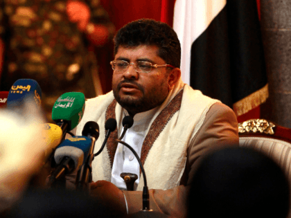 Mohammed Ali al-Houthi, President of the Huthi Revolutionary Committee, resides a meeting with released prisoners who are supporters of Shiite Huthi rebels, in the Yemeni capital Sanaa, on April 21, 2016. / AFP / MOHAMMED HUWAIS (Photo credit should read MOHAMMED HUWAIS/AFP via Getty Images)