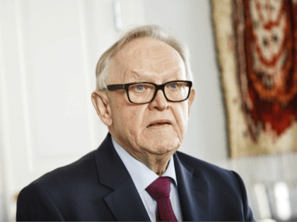 Former Finnish President Martti Ahtisaari attends a luncheon of political journalists, in