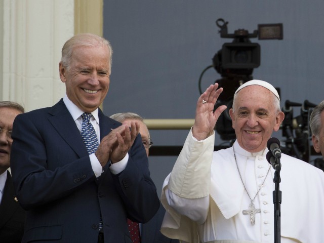 Pope Francis (C) waves, next to US Vice President Joe Biden(L), on a balcony after speaking at the US Capitol building in Washington, DC on September 24, 2015. AFP PHOTO/ ANDREW CABALLERO-REYNOLDS (Photo credit should read Andrew Caballero-Reynolds/AFP via Getty Images)