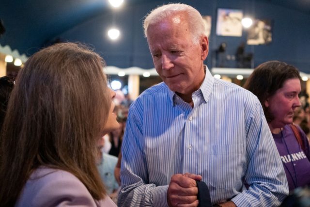2020 Democratic presidential hopeful former Vice President Joe Biden talks with fellow candidate Marianne Williamson (L) at the Wing Ding Dinner on August 9, 2019 in Clear Lake, Iowa. - The dinner has become a must attend for Democratic presidential hopefuls ahead of the of Iowa Caucus. (Photo by ALEX …