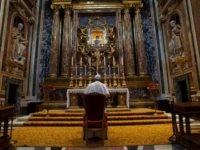 Pope Francis before Salus Populi Romani