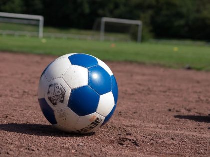Soccer ball (HolgerLi / Flickr / CC / Cropped)