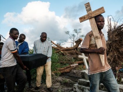 TOPSHOT - People carry the coffin of Tomas Joaquim Chimukme during his funeral, after his home collapsed following a strong cyclone that hit Beira, Mozambique, on March 20, 2019. - Five days after tropical cyclone Idai cut a swathe through Mozambique, Zimbabwe and Malawi, the confirmed death toll stood at …