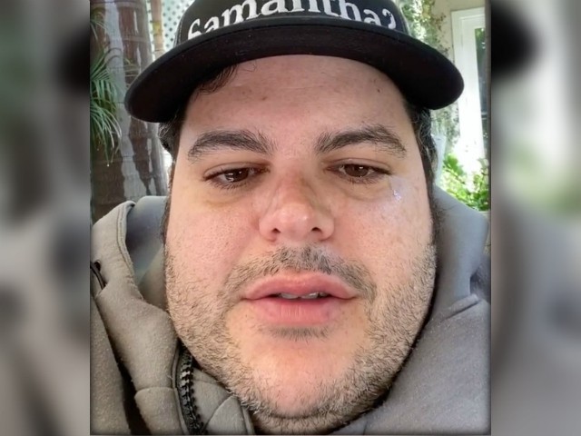 On Vacation Josh Gad Blames Trump for '150,000 Americans... Unnecessarily Dead'