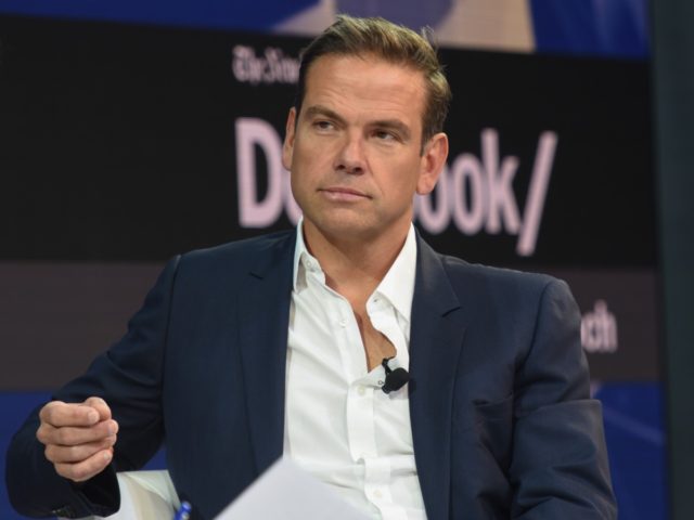 NEW YORK, NY - NOVEMBER 01: Lachlan Murdoch, Executive Chairman of 21st Century Fox speaks at the New York Times DealBook conference on November 1, 2018 in New York City. (Photo by Stephanie Keith/Getty Images)