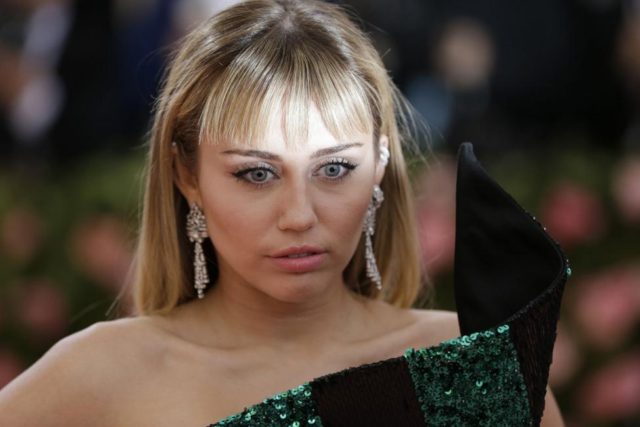 Miley Cyrus tells Hilary Duff how she would 'copy' her as a tween