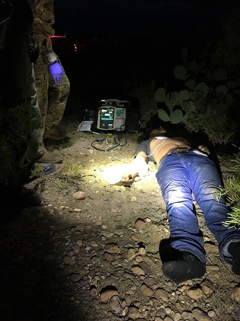 A Laredo Sector Border Patrol agents provides emergency medical assistance to a distressed migrants. (File Photo: Laredo Sector/U.S. Border Patrol)