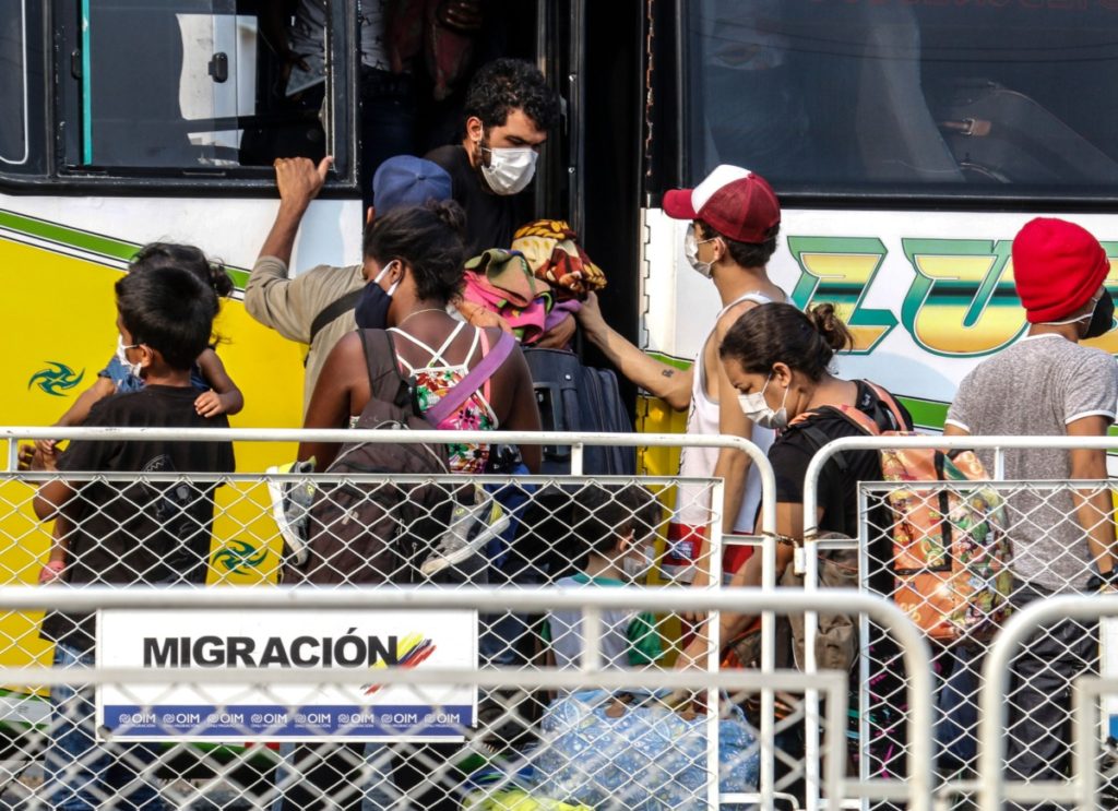 Venezuelans returning to their country due to the novel coronavirus COVID-19 pandemic, are seen at the Simon Boliviar International Bridge in Cucuta, Colombia, before crossing into Venezuela, on April 15, 2020. (Photo by Schneyder MENDOZA / AFP) (Photo by SCHNEYDER MENDOZA/AFP via Getty Images)