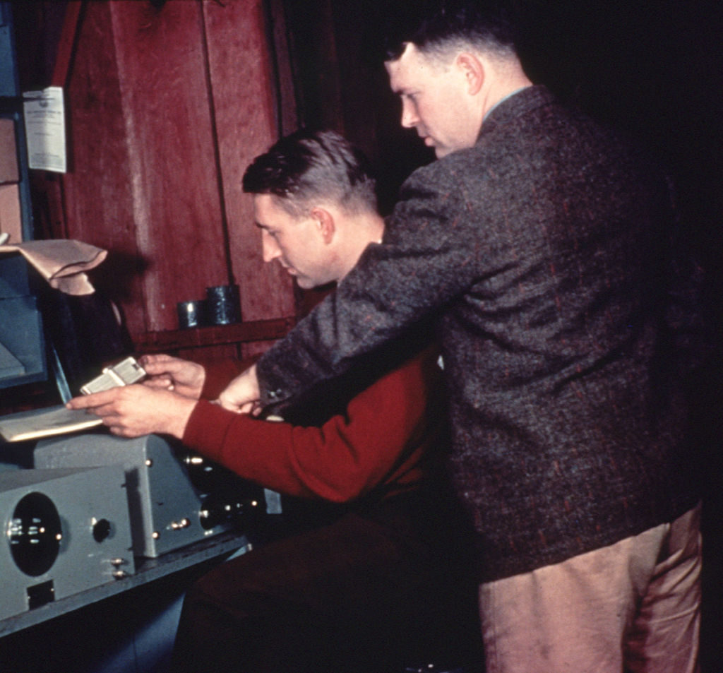 384280 03: Hewlett-Packard Company co-founders David Packard (seated) and William Hewlett run final production tests on a shipment of the 200A audio oscillator. The picture was taken in 1939 in the garage at 367 Addison Avenue, Palo Alto, California, where they began their business. Hewlett died January 12, 2001. He was 87. (Photo courtesy of Hewlett-Packard/Newsmakers)