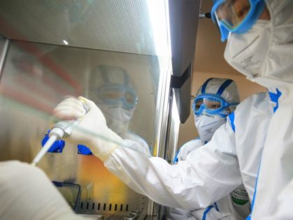 TOPSHOT - This photo taken on February 19, 2020 shows laboratory technicians testing samples of virus at a laboratory in Hengyang in China's central Henan province. - The death toll from the COVID-19 coronavirus epidemic jumped to 2,112 in China on February 20 after 108 more people died in Hubei …