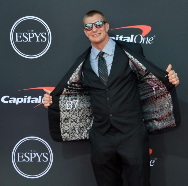 White Tiger Rob Gronkowski gets the boot on 'Masked Singer'