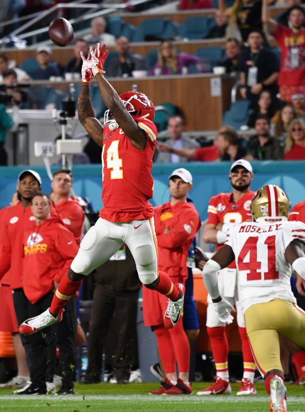 Chiefs restructure WR Sammy Watkins' contract, apply no-trade clause