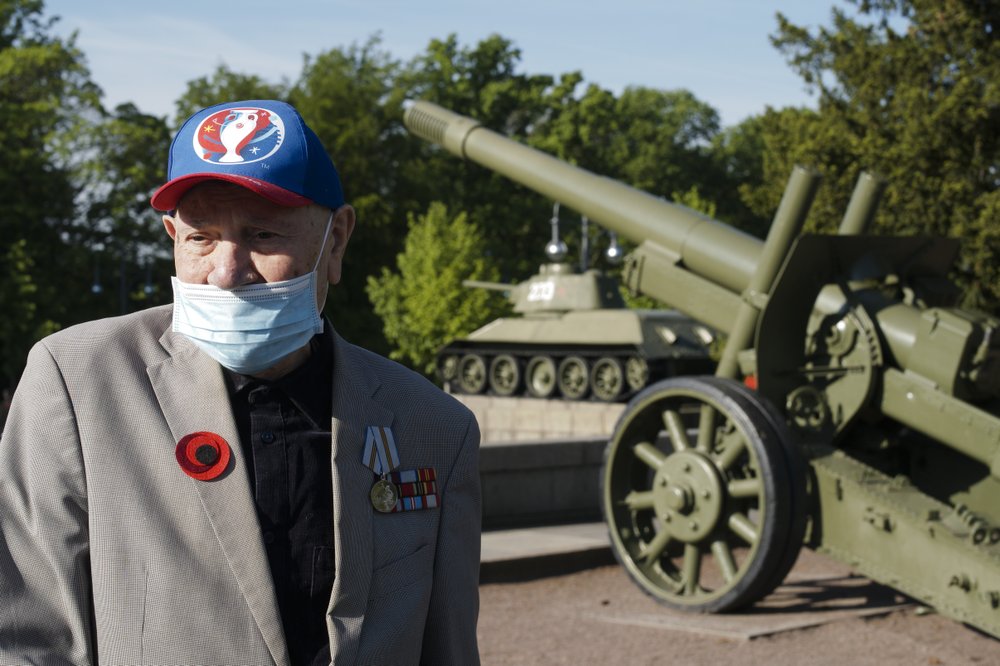 Red Army veteran Ukrainian Semen Kleinmann, born 1926, attends a wreath laying ceremony at the Soviet War memorial at the boulevard 'Strasse des 17. Juni' during commemorations to mark the 75th anniversary of Victory Day and the end of WWII in Europe in Berlin, Germany, Friday, May 8, 2020. (AP Photo/Markus Schreiber)