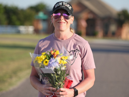Welcome home, Kristy Edney, Wilson Middle School nurse! Mrs. Edney returned home to a caravan of dozens of cars with community members thanking her for providing medical assistance in New York, where she helped fight the ongoing COVID-19 pandemic.
