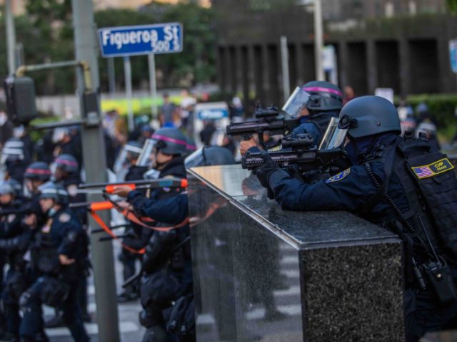 California police Los Angeles riots (Apu Gomes / AFP / Getty)