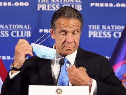 WASHINGTON, DC - MAY 2: New York Governor Andrew Cuomo removes his face mask at the start