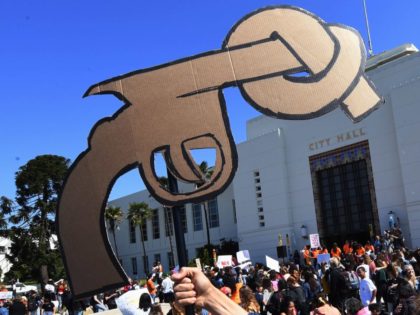 anti-gun protest Santa Monica (Mark Ralston / AFP / Getty)