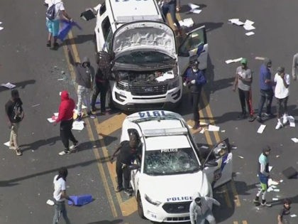 phladelphia-looting-police-cars-FOX29-screengrab