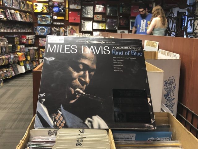 Jimmy Cobb, 'Kind of Blue' drummer for Miles Davis, dies - Breitbart