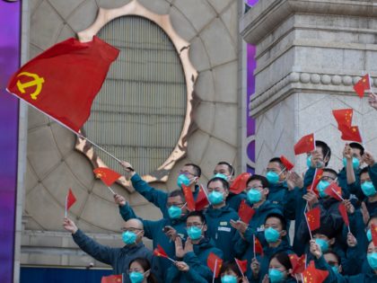 A farewell ceremony is held for the last group of medical workers who came from outside Wu