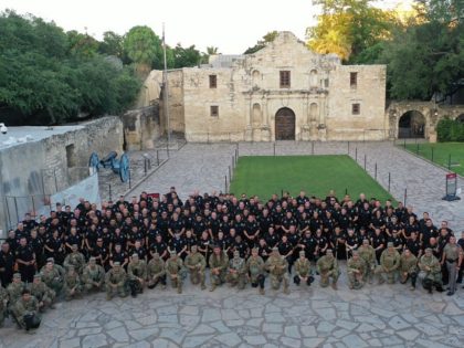 Alamo Rangers, the San Antonio Police Department, Texas DPS Troopers, and the Texas National Guard stand ready to defend the Alamo from protesters. (Photo: Twitter/@GeorgePBush)