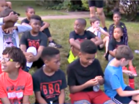 Η Dads λανσάρει το αθλητικό στρατόπεδο «BBQ Chicken University» για παιδιά γειτονιάς